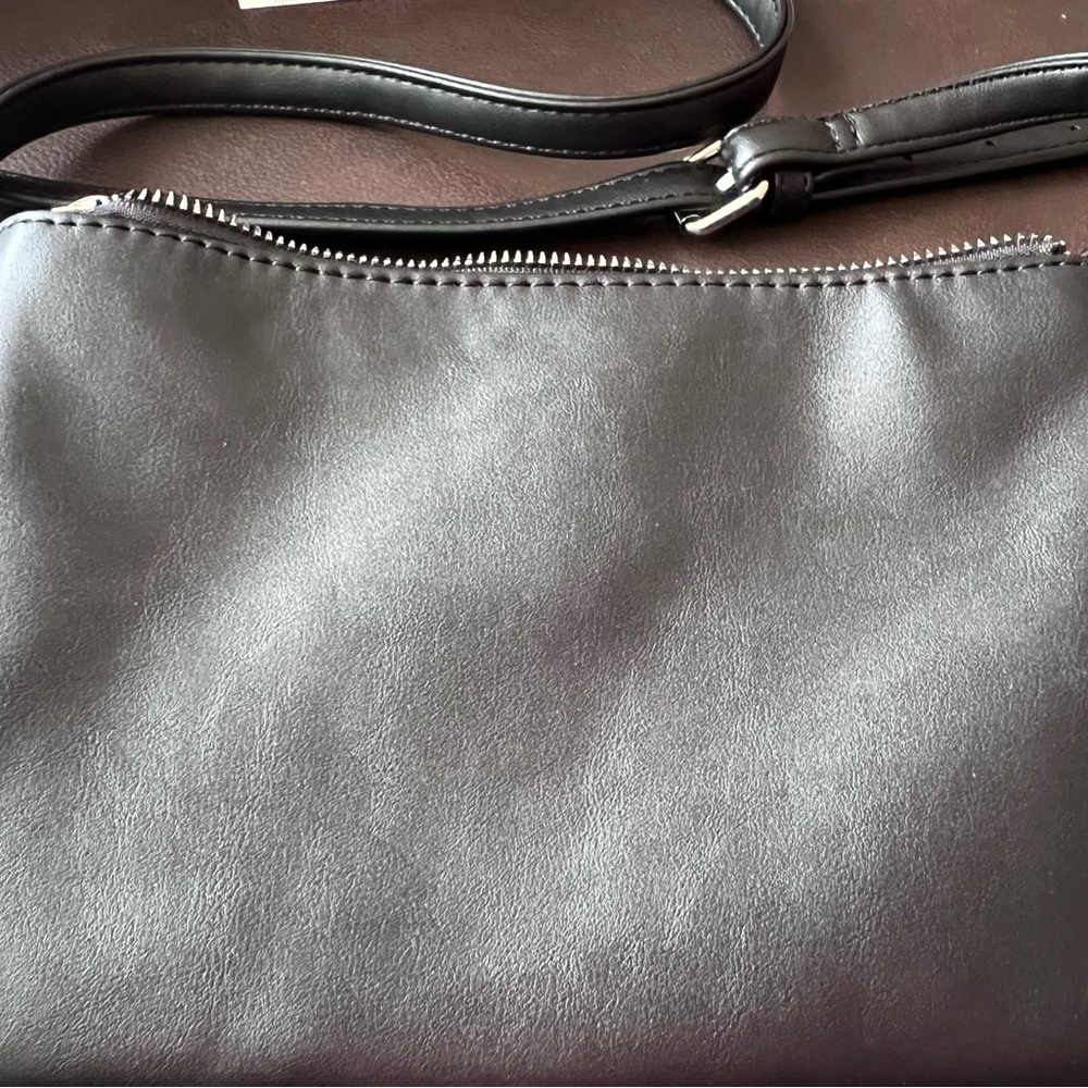 Nine West crossbody bag. - Picture 3 of 5